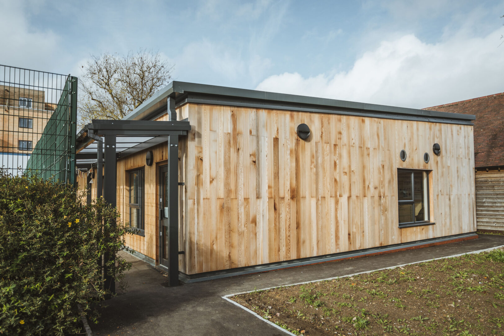 Broadfields Primary School Middlesex, Net Zero Buildings, External view of the school